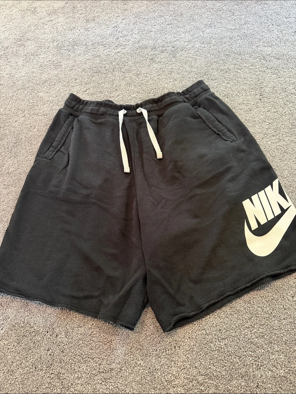 Men’s Nike Shorts - Picture 2 of 5